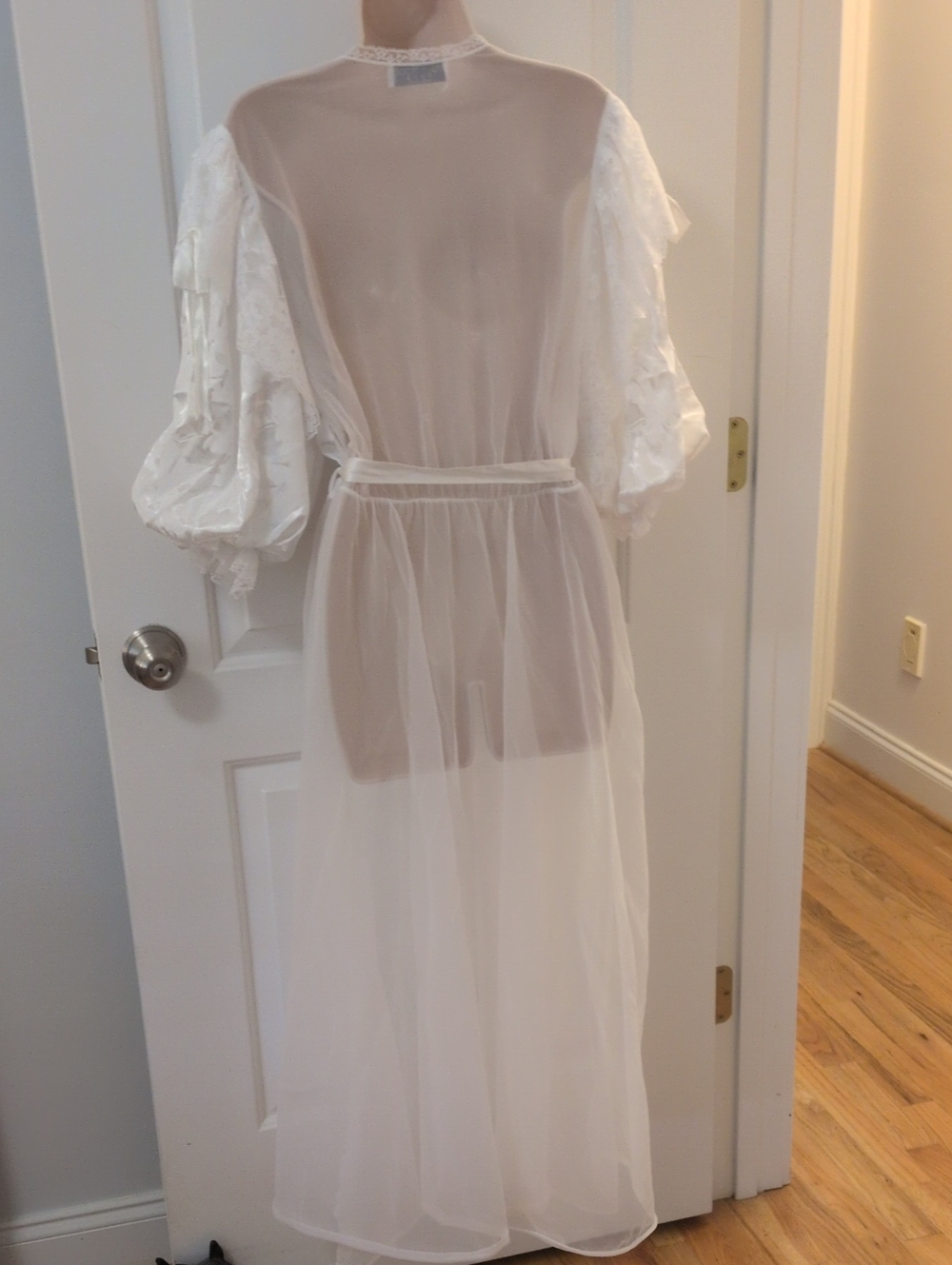 Vintage Val Mode Robe - Picture 5 of 9